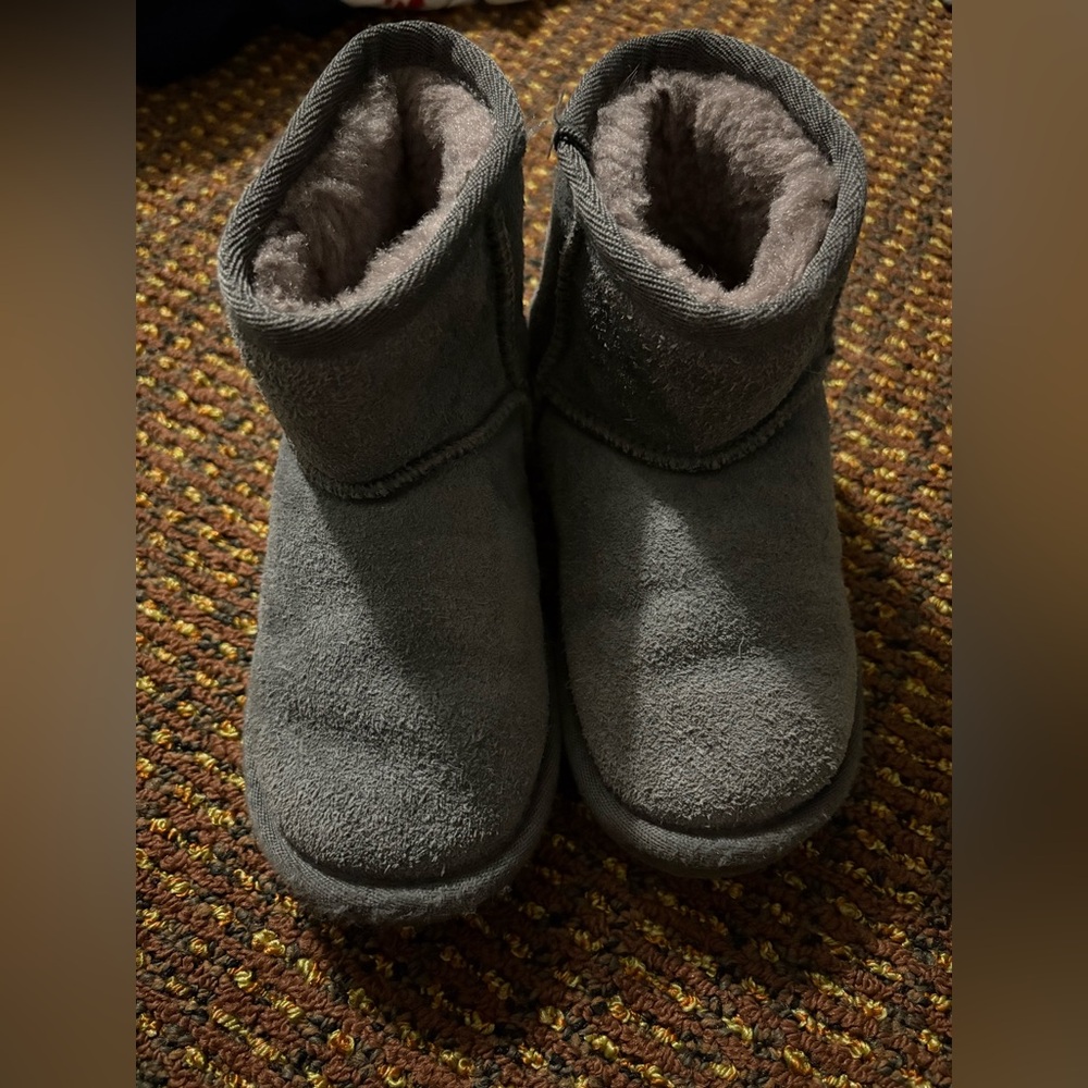 Emu Gray Suede short boots merino wool lining size 11T